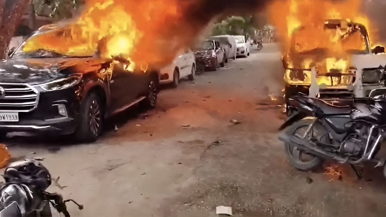 निवडणूक निष्पक्ष ठेवण्यासाठी न्यायालयांचे हात बांधलेले नाहीत!' आंध्र प्रदेशातील हिंसाचारावरून सर्वोच्च न्यायालयाचा मोठा निर्णय; उमेदवारी अर्जांच्या मुदतवाढीवर विचार करण्याचे निवडणू